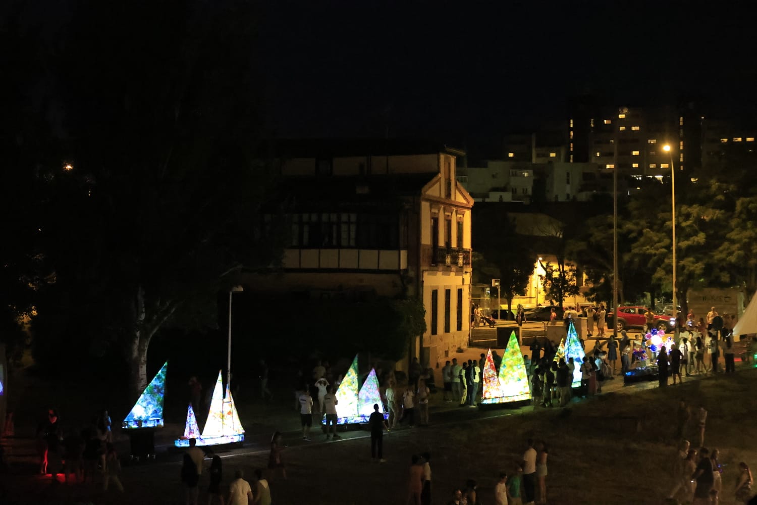 Los barcos de fuego iluminan la segunda jornada del Fácyl en Salamanca