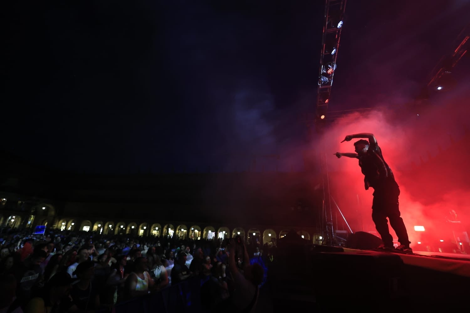 Ítaca revoluciona la Plaza Mayor en una nueva jornada del XX Fácyl en Salamanca con música, teatro, humor y espectáculos