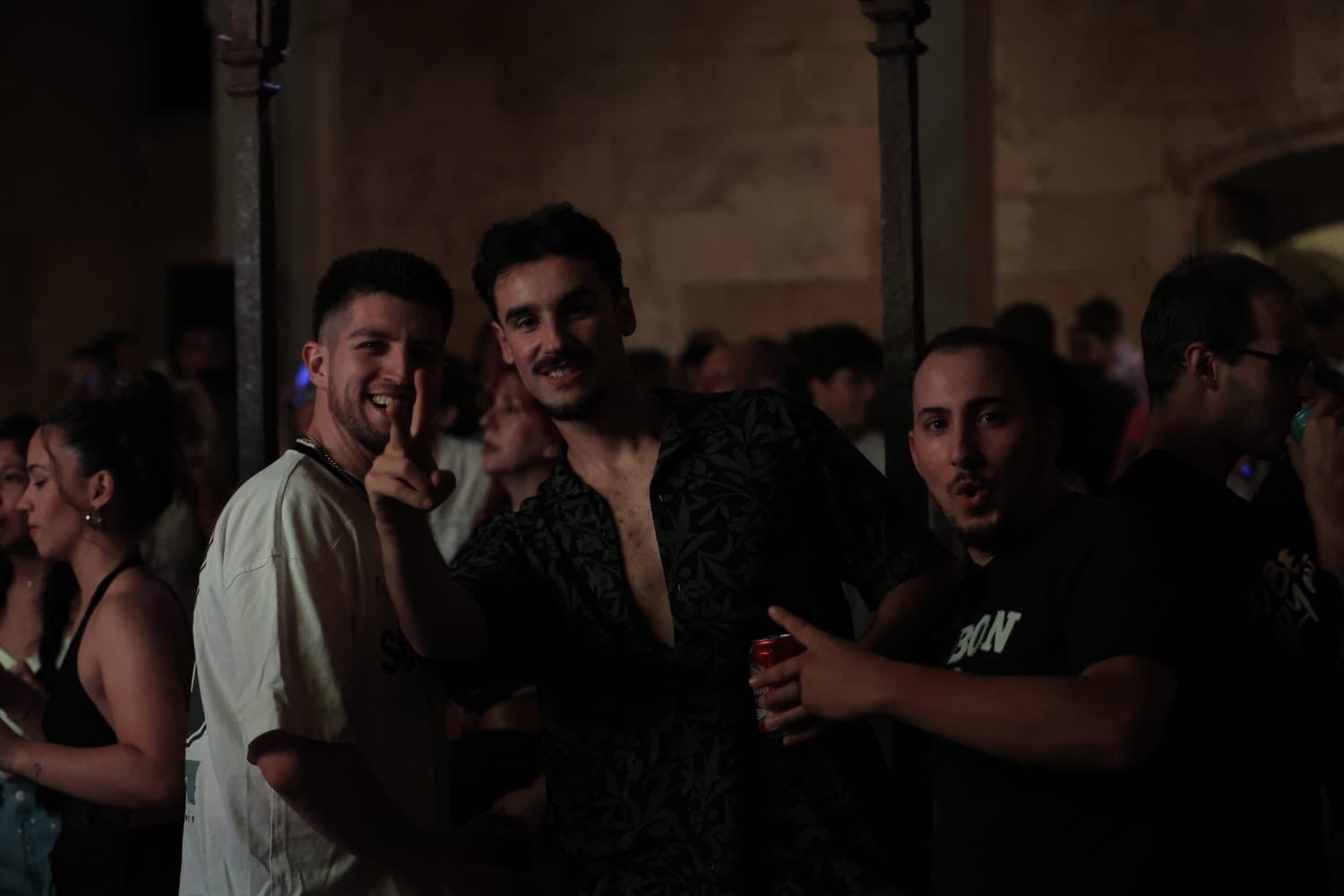 Ítaca revoluciona la Plaza Mayor en una nueva jornada del XX Fácyl en Salamanca con música, teatro, humor y espectáculos