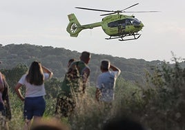 Helicóptero y buzos buscan al joven al que se ha 'tragado' el río Tormes