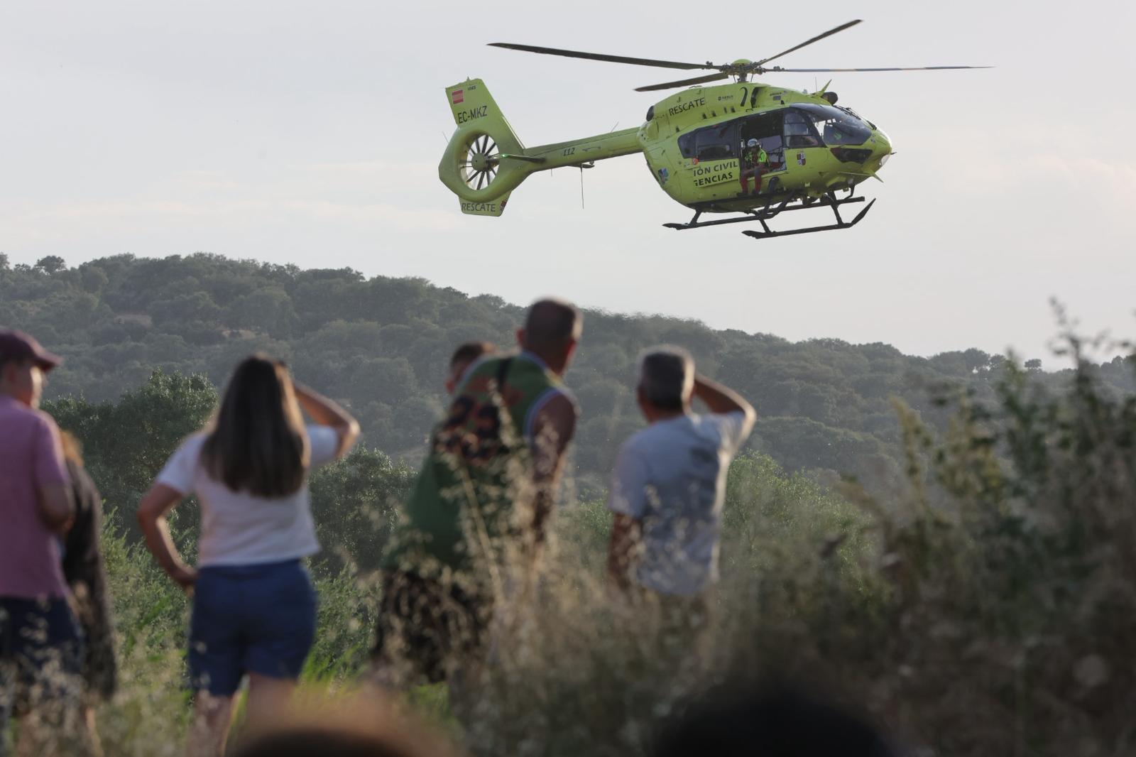 Helicóptero y buzos buscan al joven al que se ha 'tragado' el río Tormes