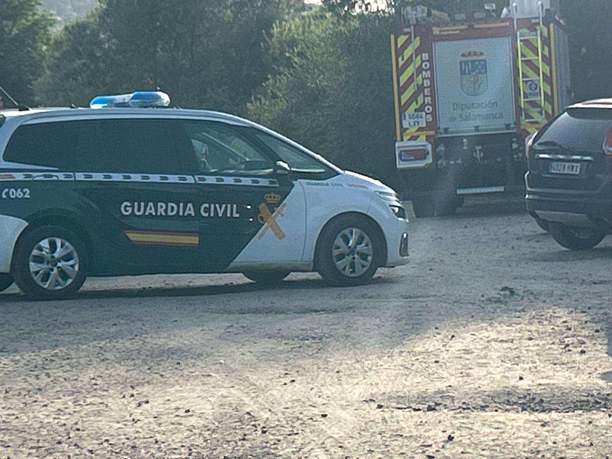 Helicóptero y buzos buscan al joven al que se ha 'tragado' el río Tormes