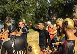 Alberto Bravo, en el centro, dirigente de la Escuela de Triatlón Salmantina.