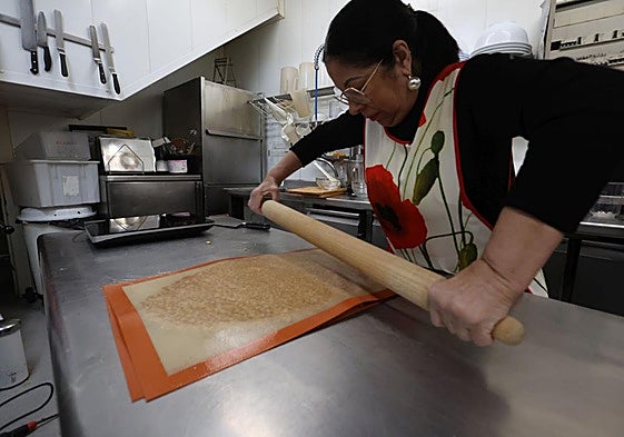 Mujer artesana en La Alberca