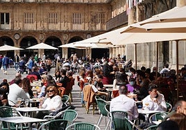 Terraza de la Plaza Mayor de Salamanca en una imagen de archivo