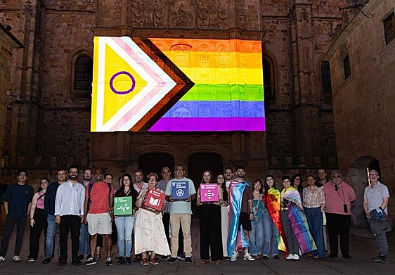 La USAL se suma al Día Internacional del Orgullo LGTBIQ+ con la iluminación de la Fachada Rica