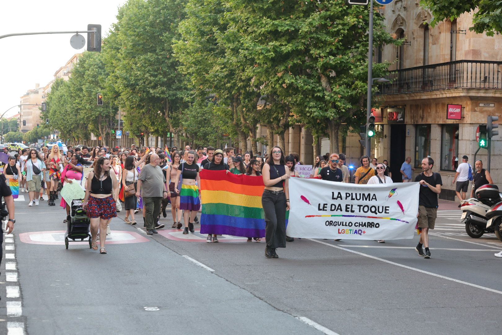 Salamanca marcha por los derechos LGTB+ en una manifestación cargada de reivindicación