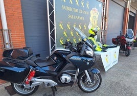 Las motos camufladas y los nuevos airbag de los motoristas de la Guardia Civil.