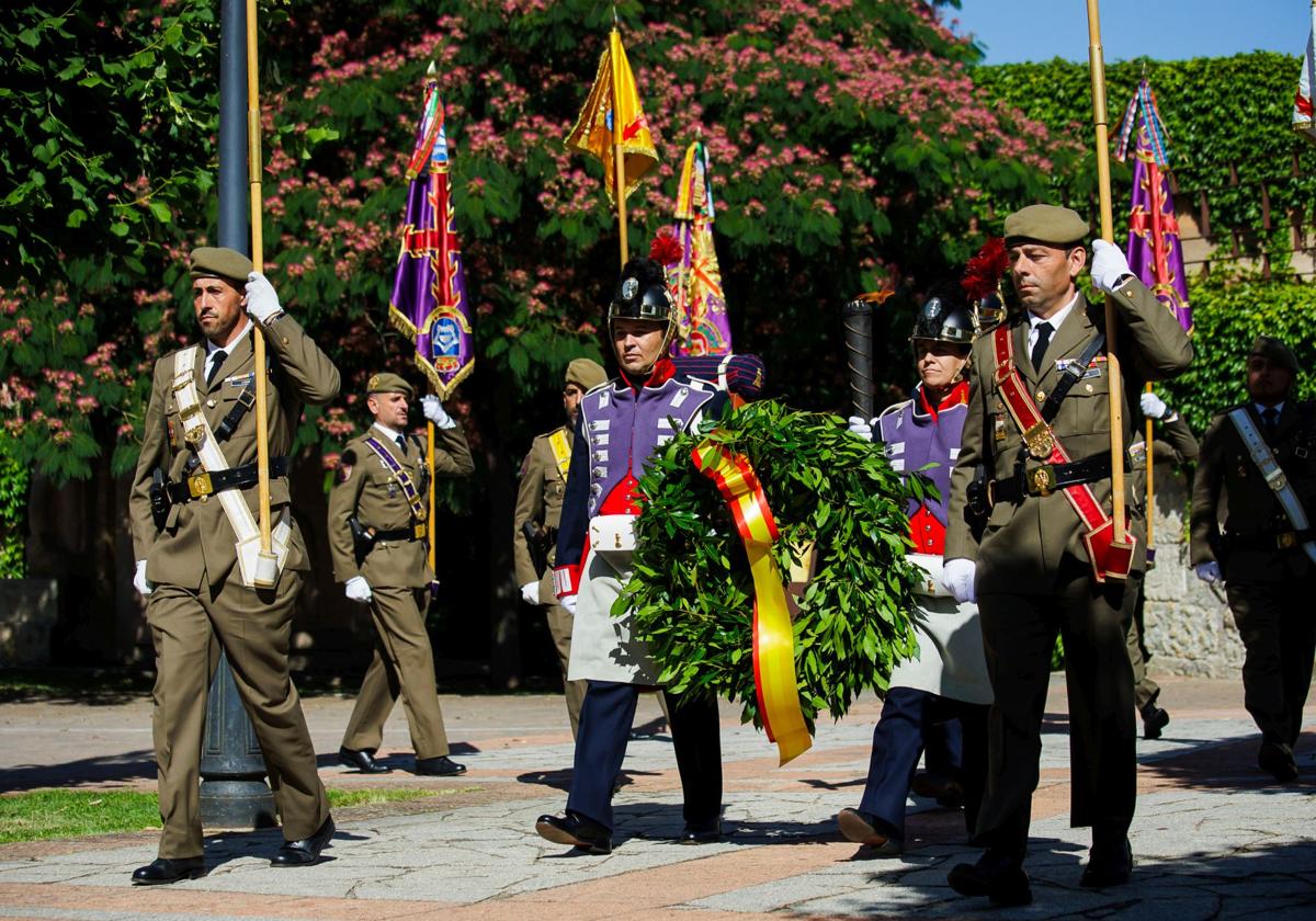 Desfile militar en Ciudad Rodrigo en homenaje a los caídos en la Guerra de la Independencia.