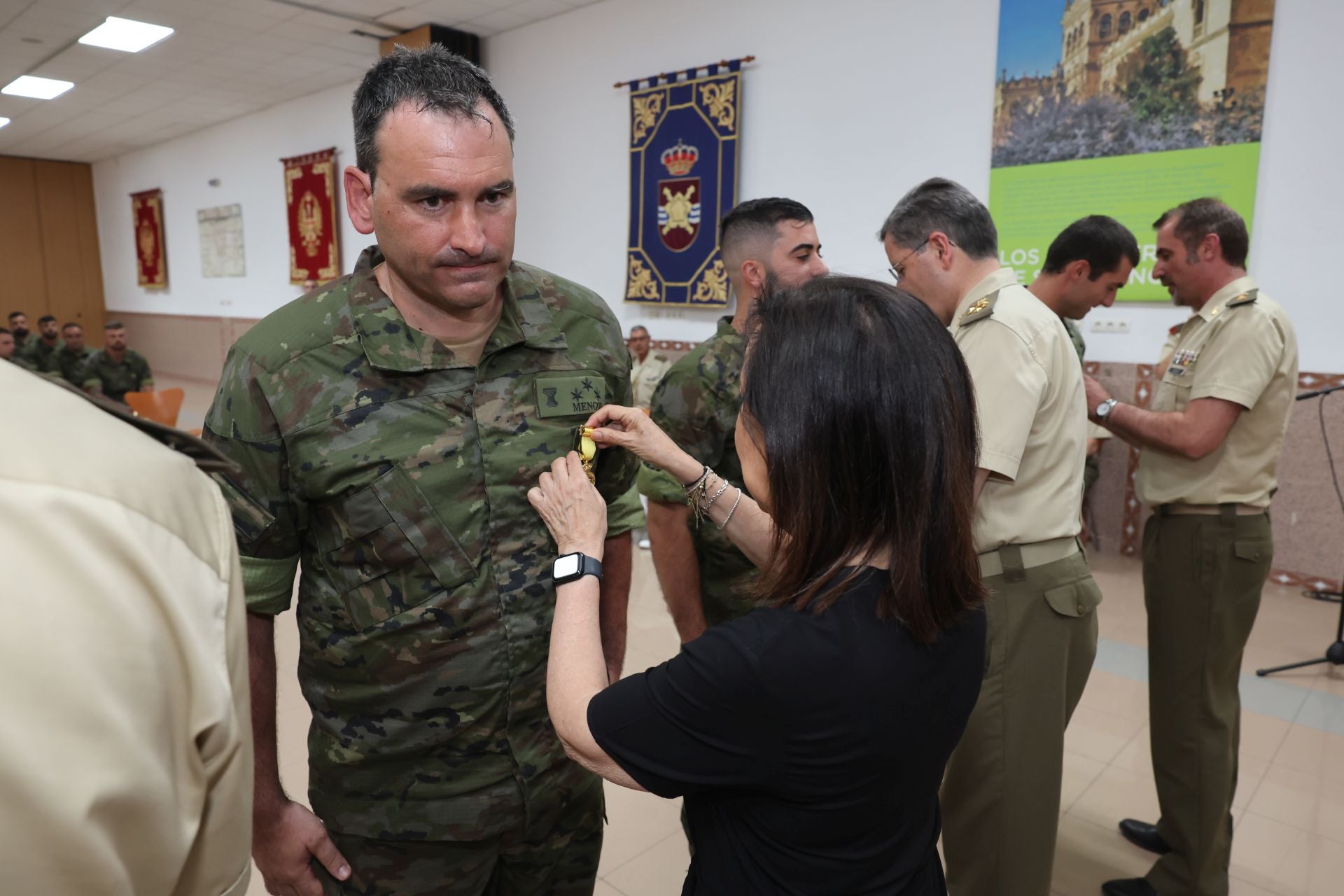 La visita de la ministra de Defensa al REI 11 de Ingenieros de Salamanca, en imágenes