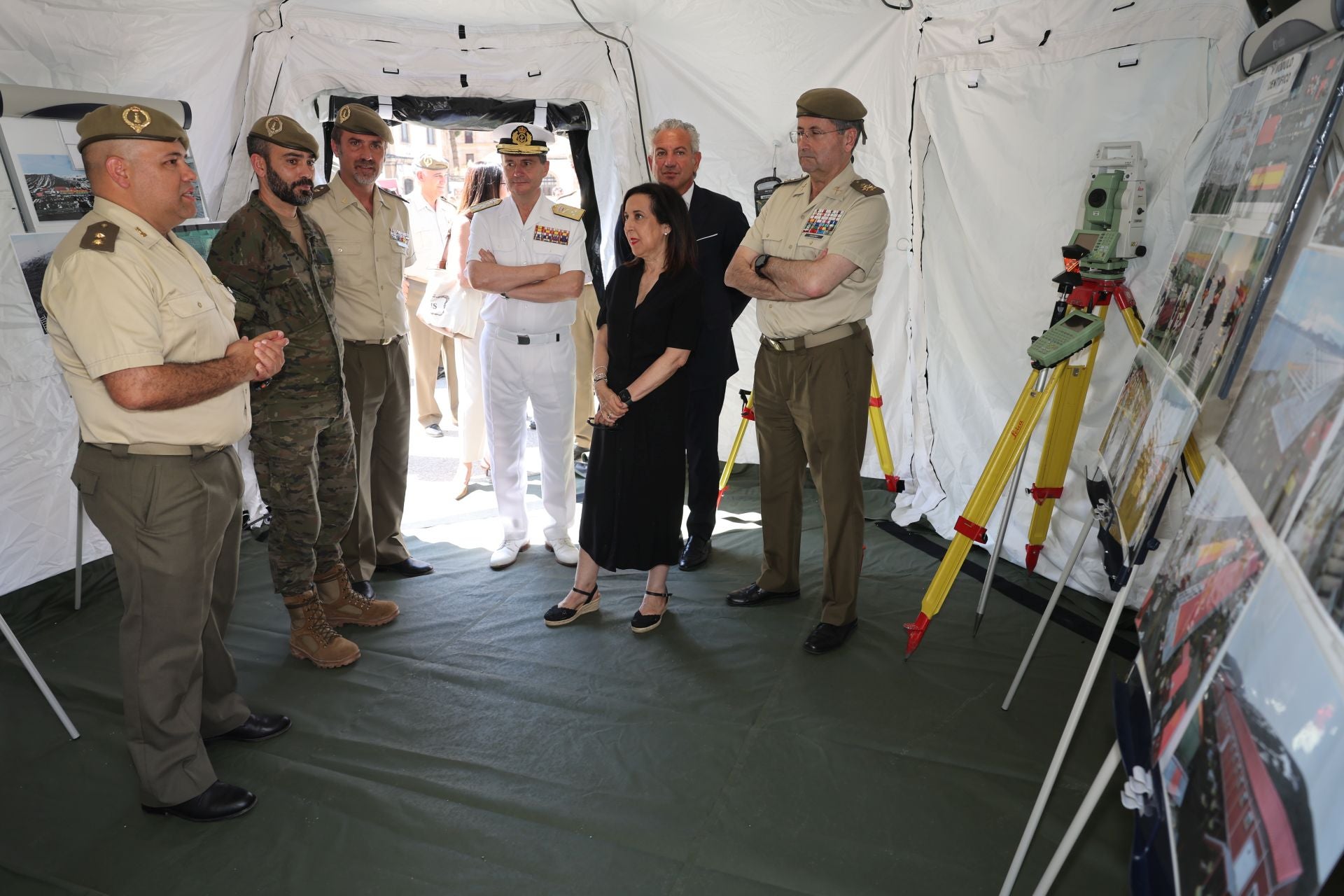La visita de la ministra de Defensa al REI 11 de Ingenieros de Salamanca, en imágenes