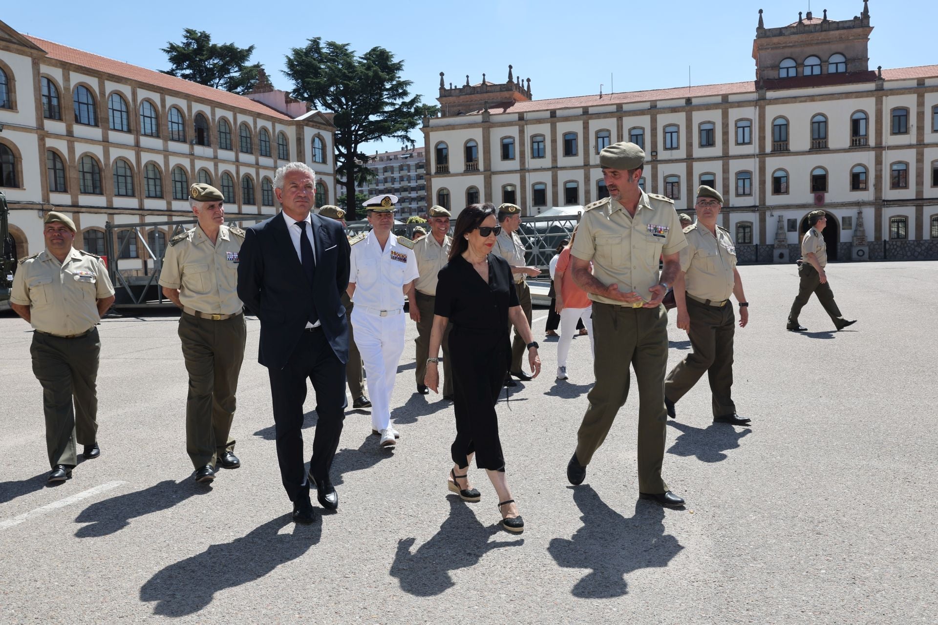 La visita de la ministra de Defensa al REI 11 de Ingenieros de Salamanca, en imágenes