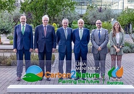 Foto de grupo en la firma del proyecto Uría Menéndez.