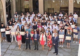 Alumnos en el Patio de Escuelas de la Universidad de Salamanca