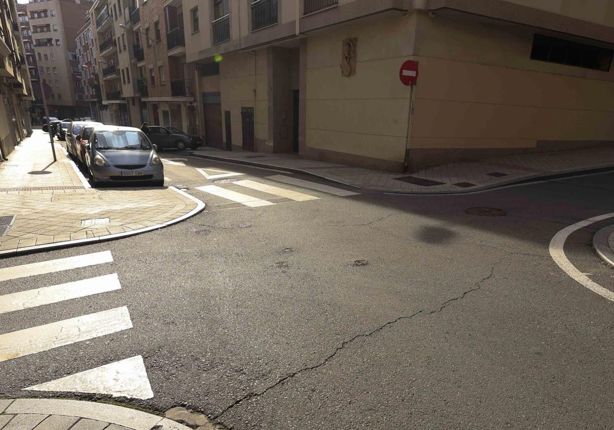 Cruce de las calles Valle Inclán y Vitigudino, en el barrio del Oeste.