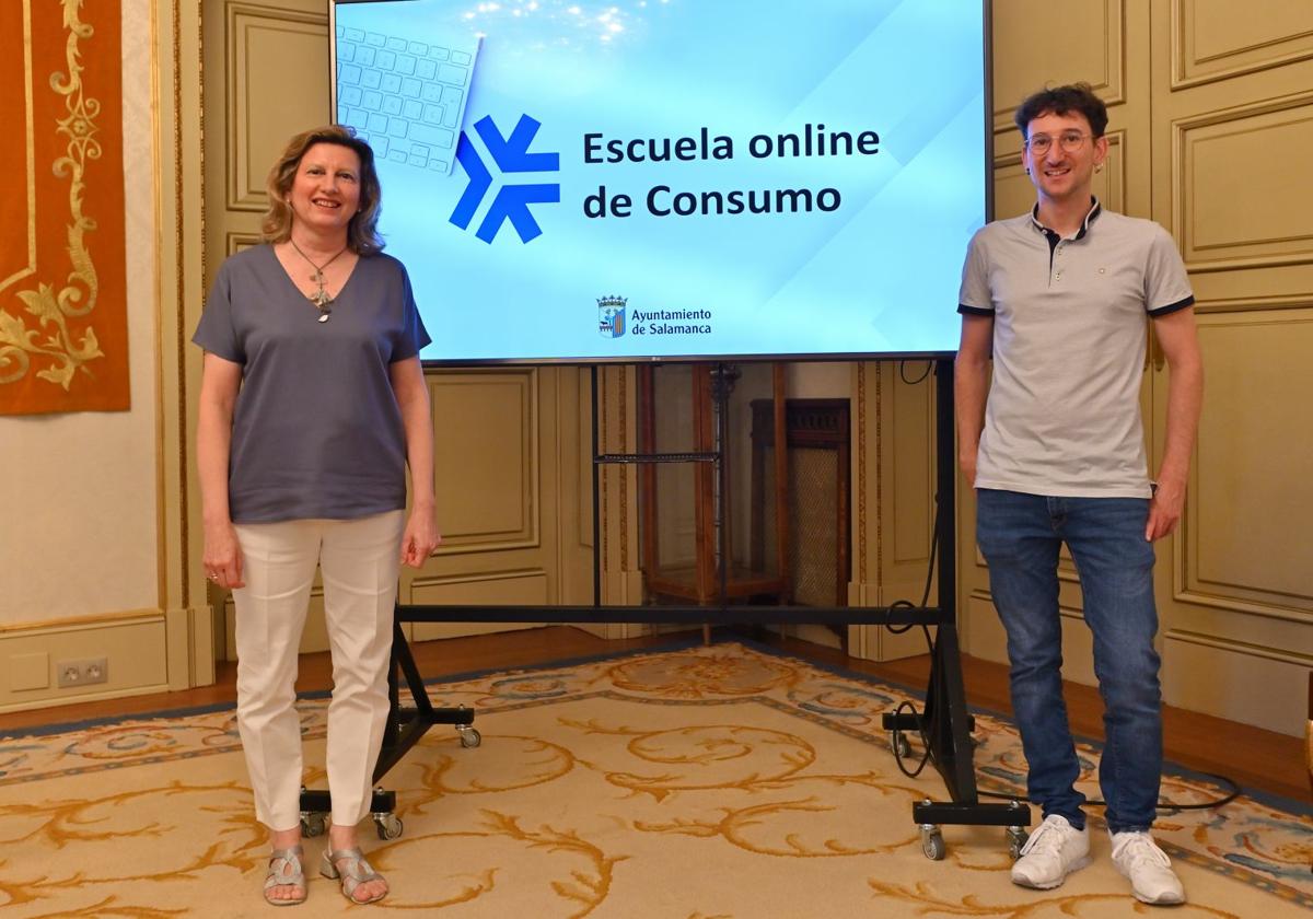 Vega Villar ha sido la encargada de presentar la Escuela de Consumo Online.