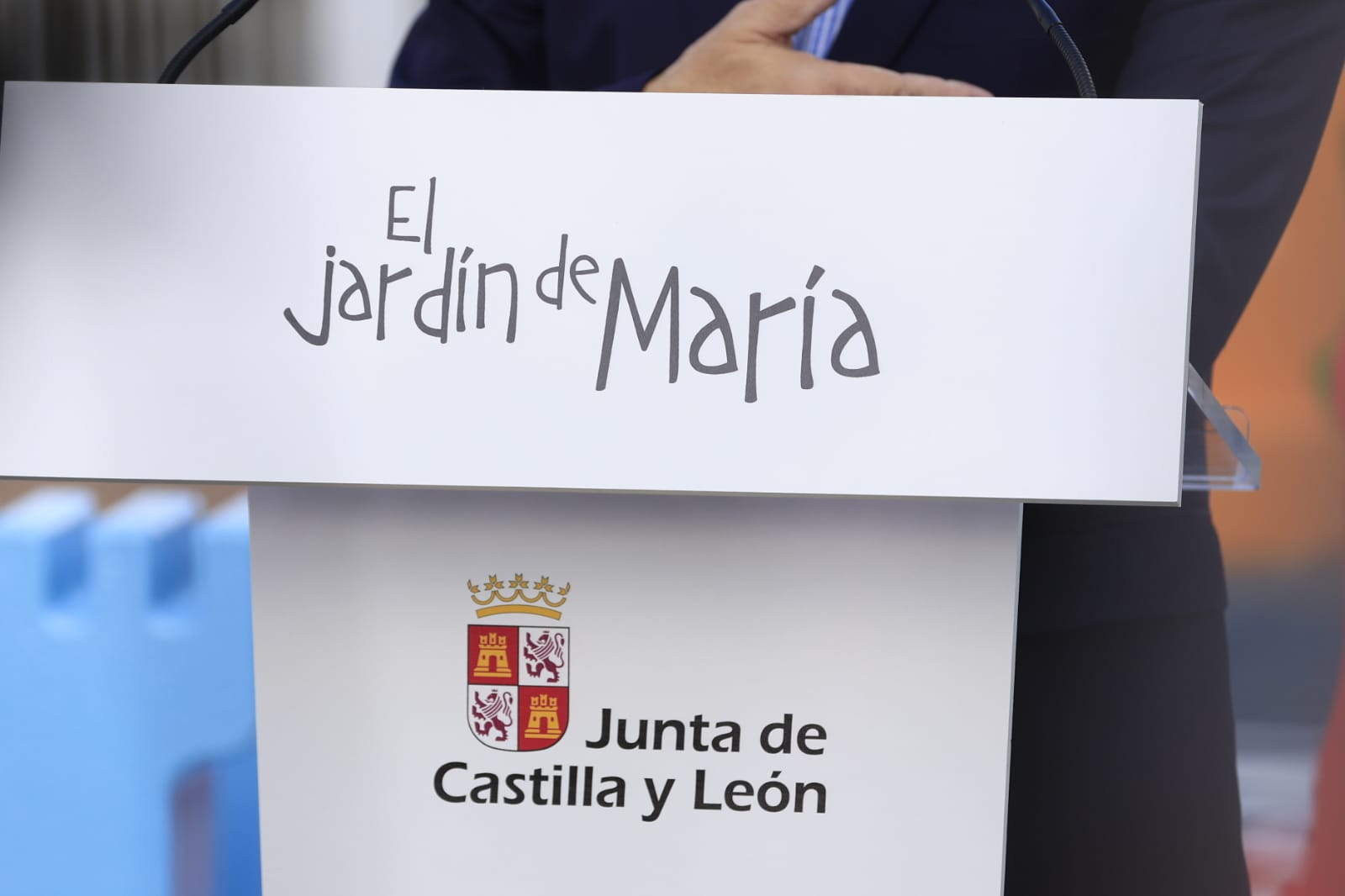La azotea del hospital de Salamanca se convierte en un parque para niños con cáncer
