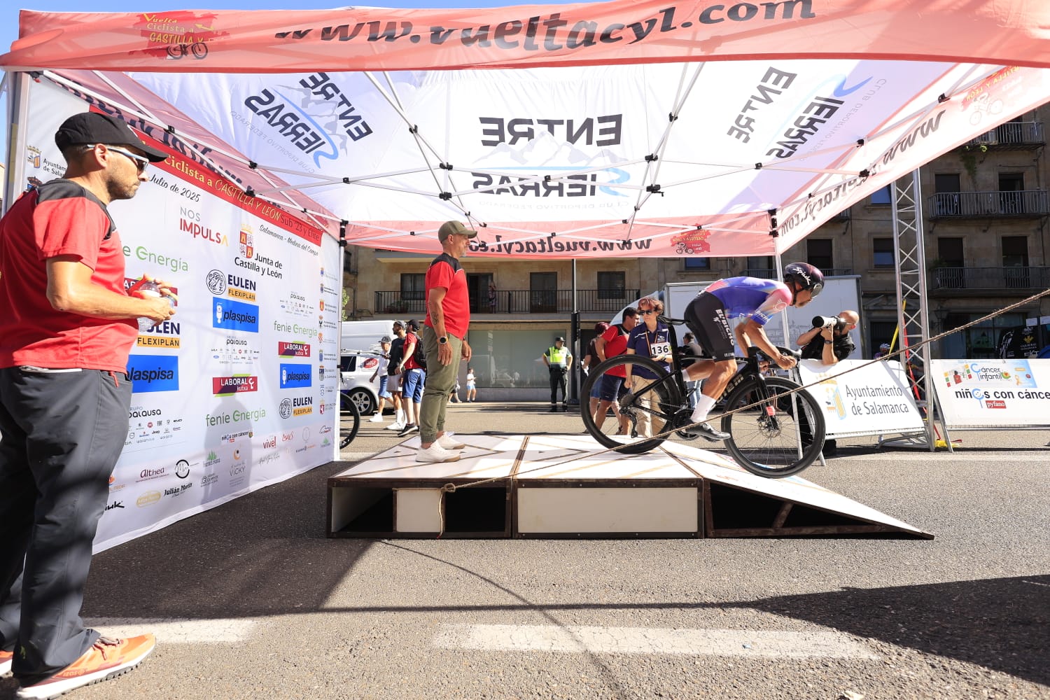 Salamanca inaugura la Vuelta Ciclista a Castilla y León Sub-23 y Élite