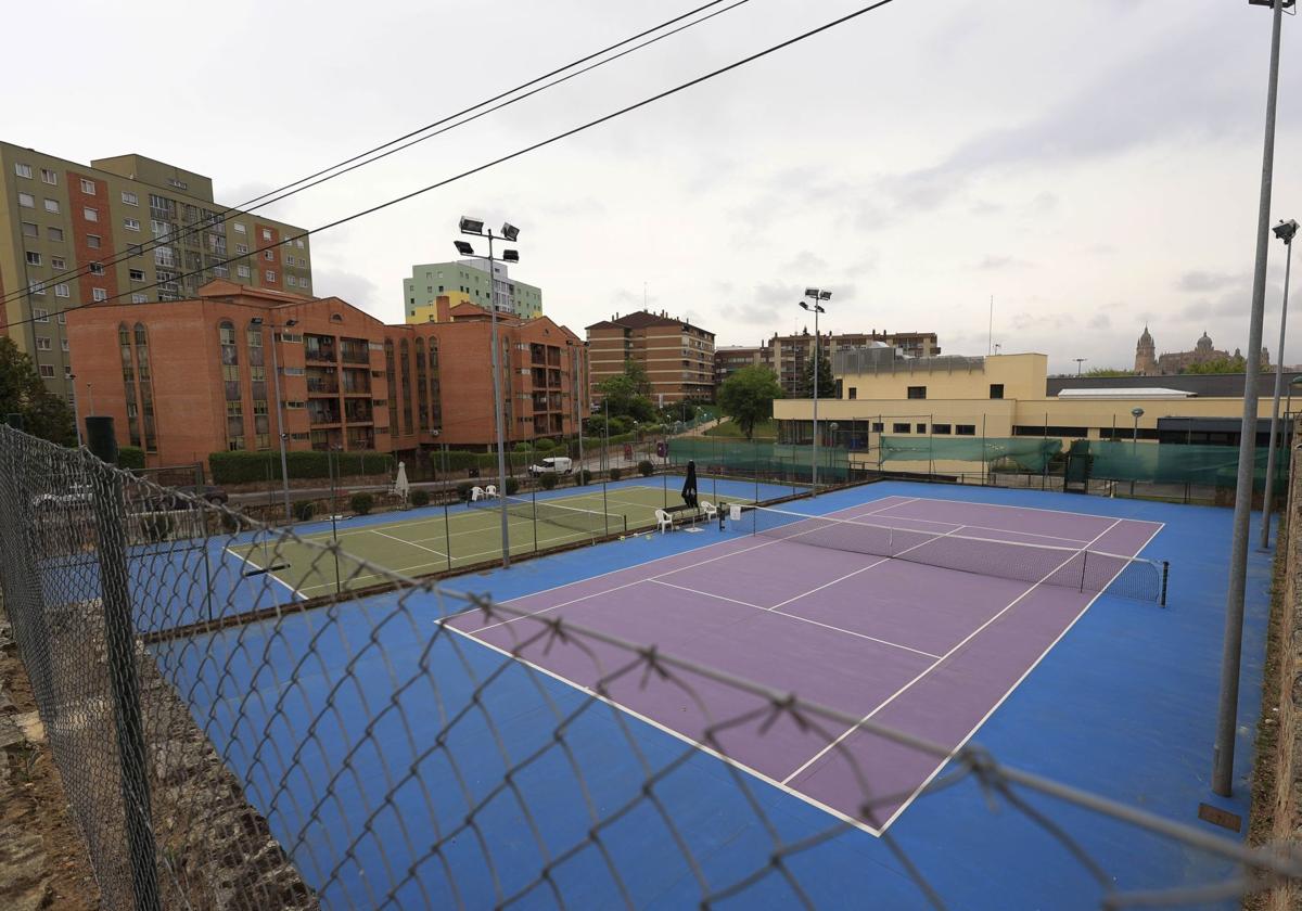 Las pistas de tenis del polideportivo Río Tormes.