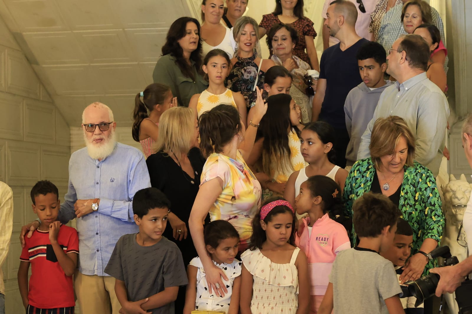 Los niños saharauis que pasarán el verano con familias salmantinas acuden al Ayuntamiento