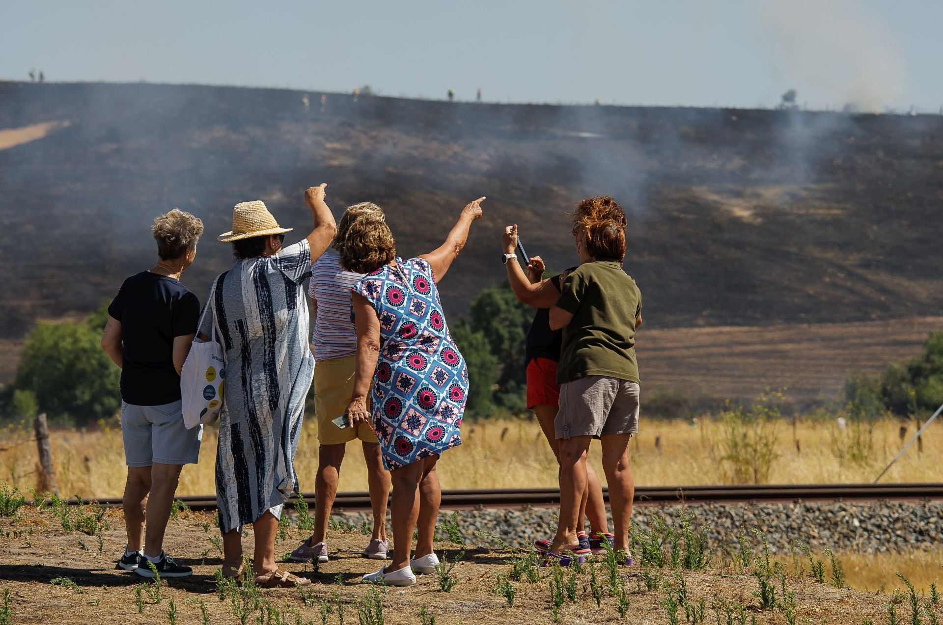 El incendio que ha atemorizado a los vecinos de Martín de Yeltes, en imágenes