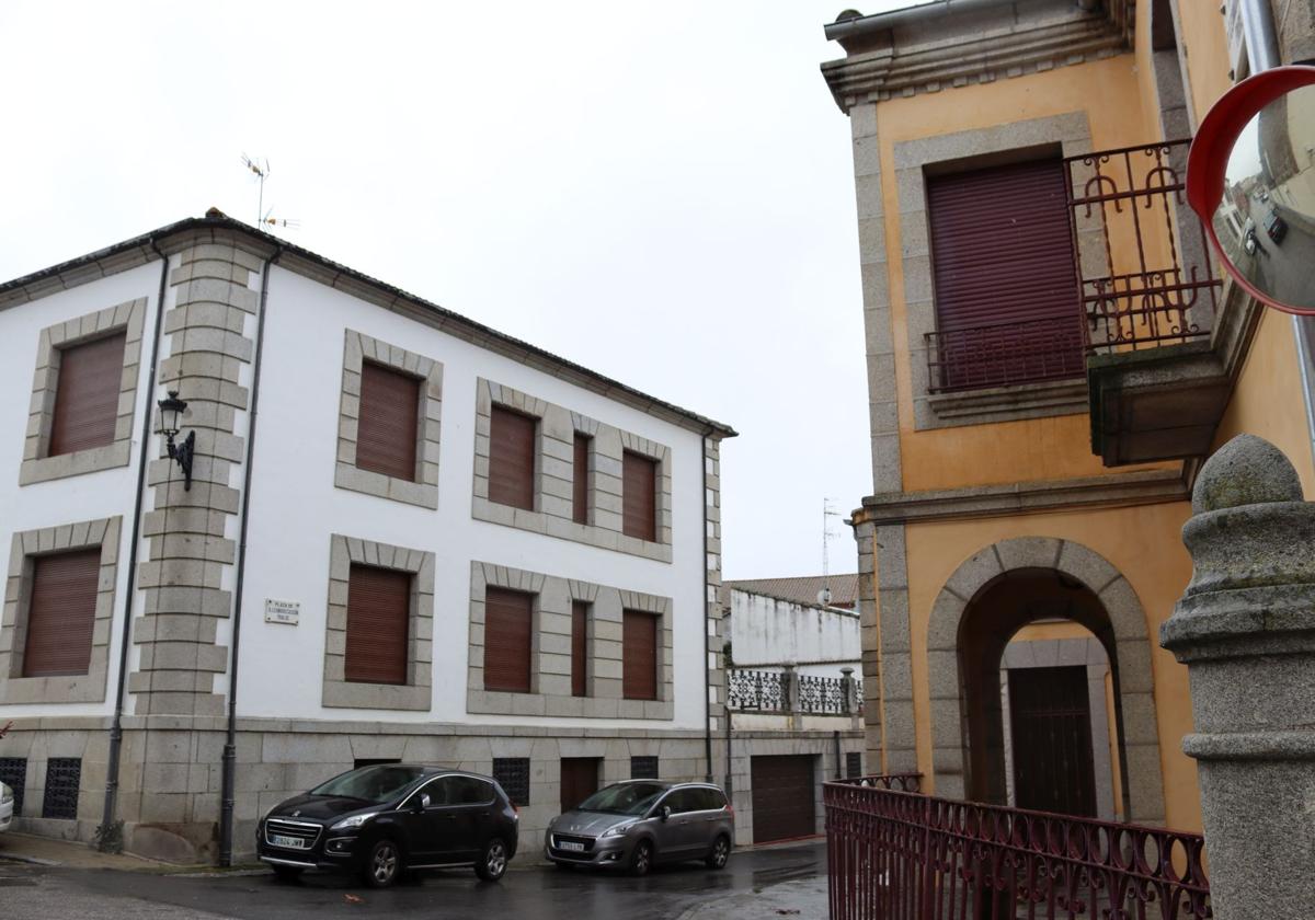 Edificio de la primera sede de banca García Cascón en Fuentes de Béjar.