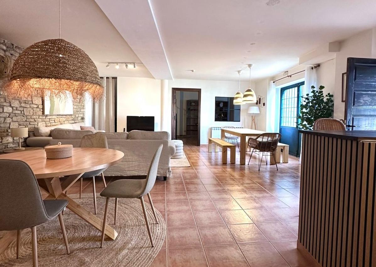 Imagen secundaria 1 - La fabulosa casa en un pueblo de Salamanca con 36 habitantes que disfruta de un río a su puerta