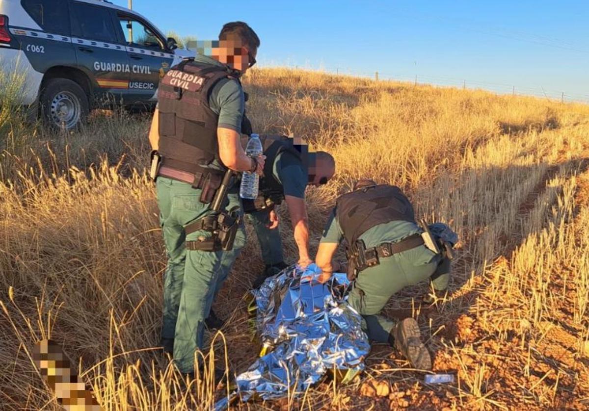La Guardia Civil atiende al hombre desaparecido en Beleña.