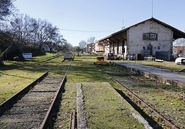 Antiguo trazado y estación del tren Ruta de la Plata.