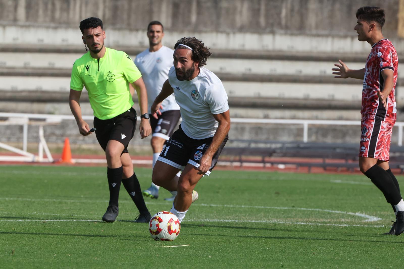 El Salamanca UDS deja escapar la victoria en el último suspiro ante el Guijuelo