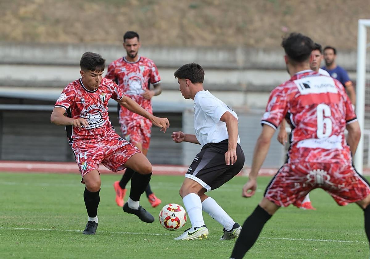 El Salamanca UDS deja escapar la victoria en el último suspiro ante el Guijuelo