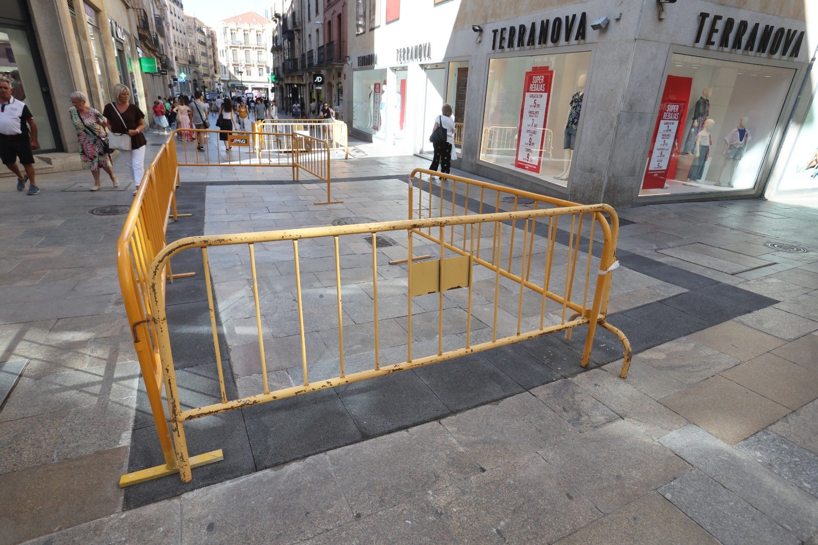 La calle Toro con las baldosas cambiadas.