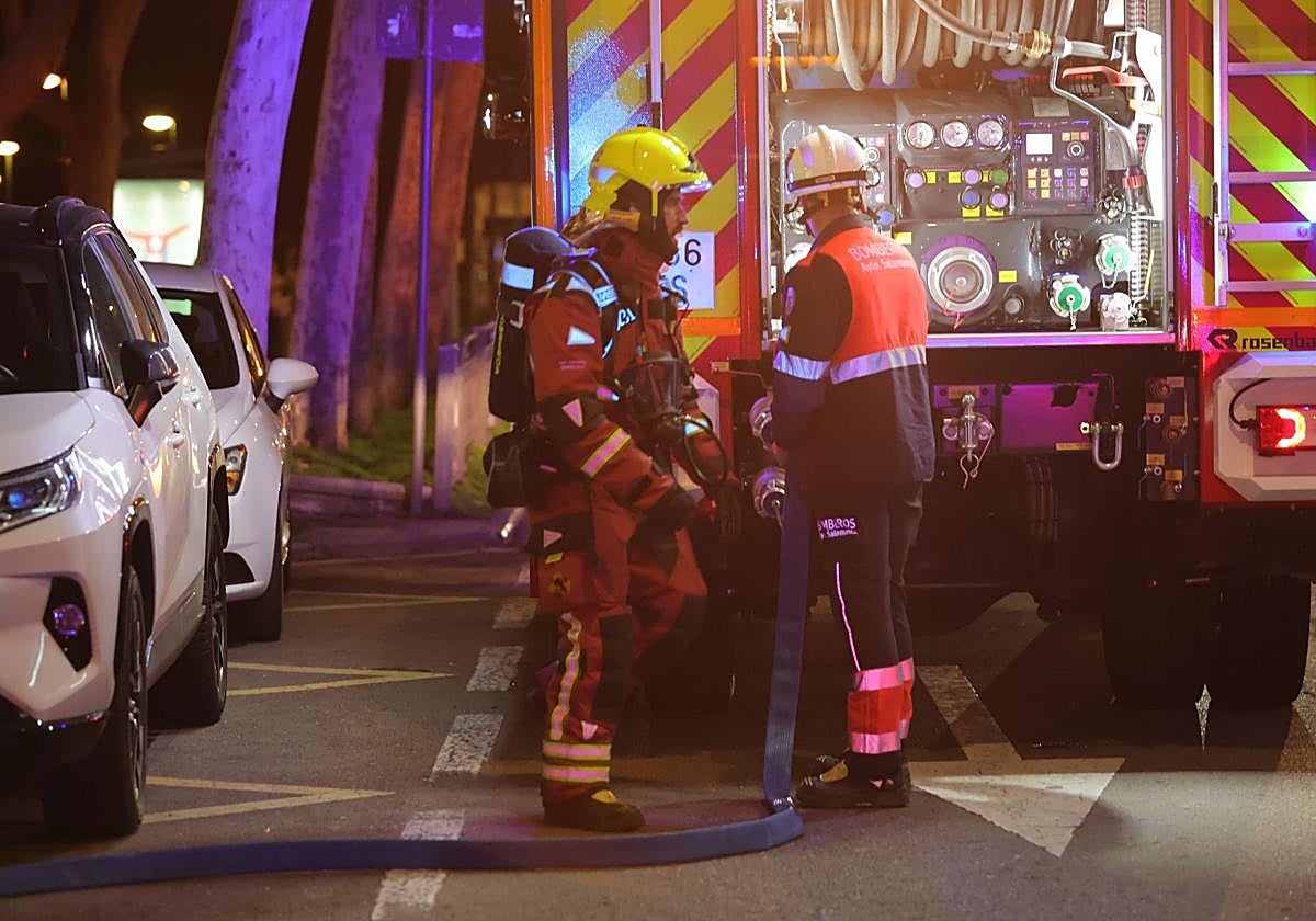 Intervención de los bomberos en una imagen de archivo.