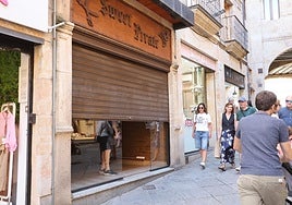 La tienda con barriles de chuches de Salamana en la calle Toro.
