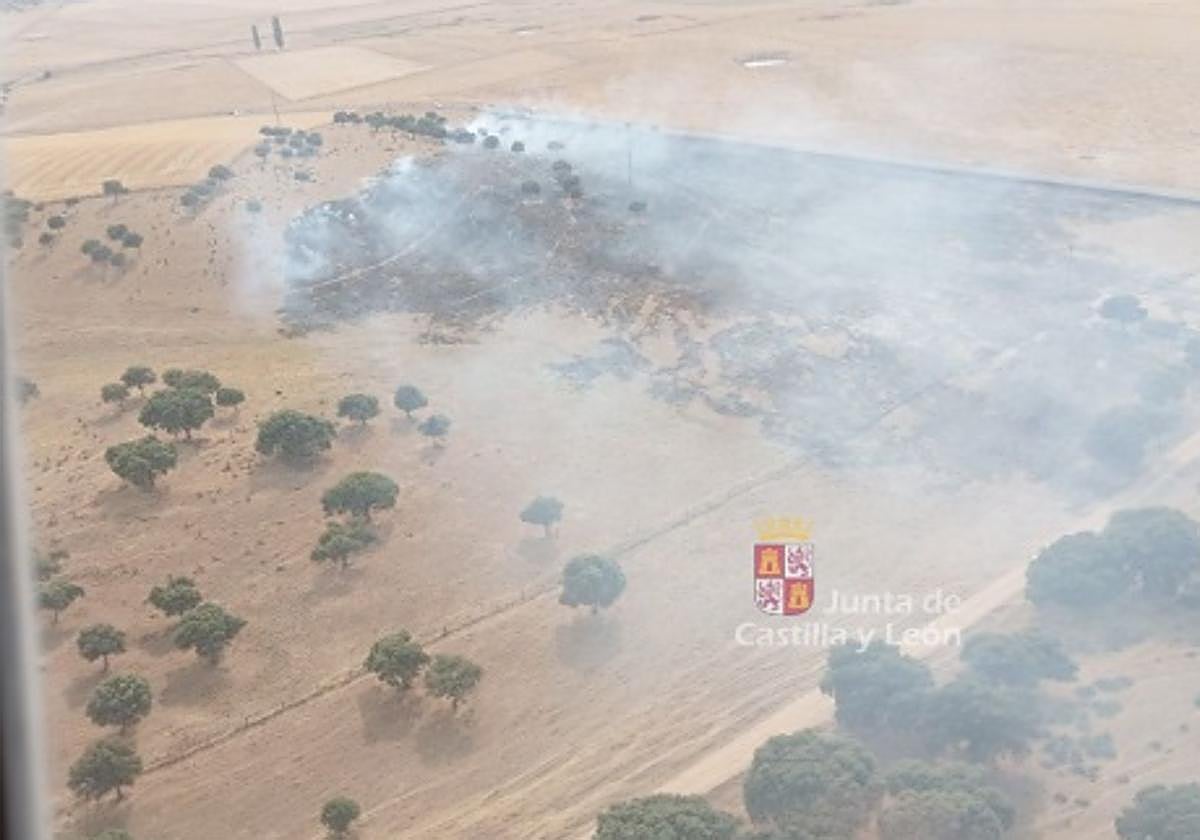 Vista aérea del incendio próximo a Matilla de los Caños.
