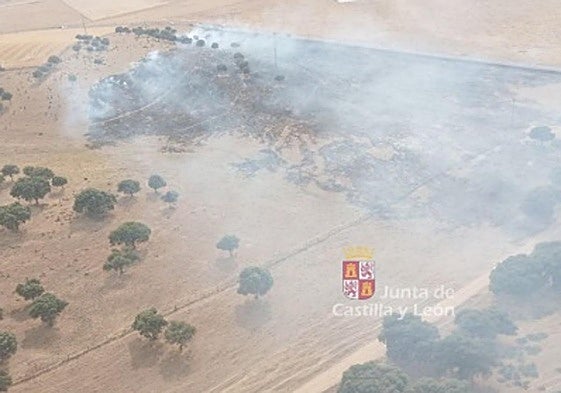 Vista aérea del incendio próximo a Matilla de los Caños.