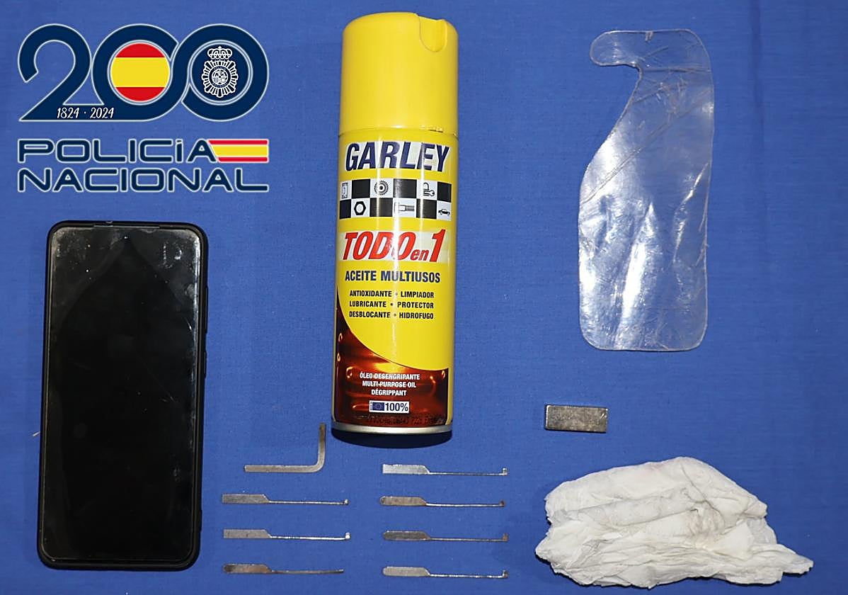 Dos ladrones reincidentes pillados con utensilios para marcar las viviendas en Salamanca