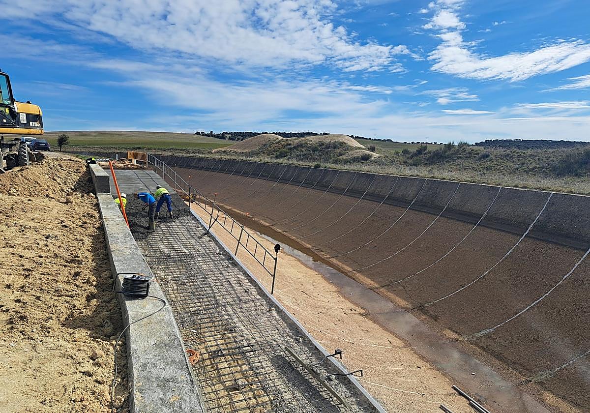 Aspecto de las obras del canal.