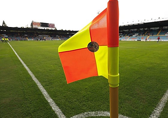Un banderín de córner en el estadio Helmántico.