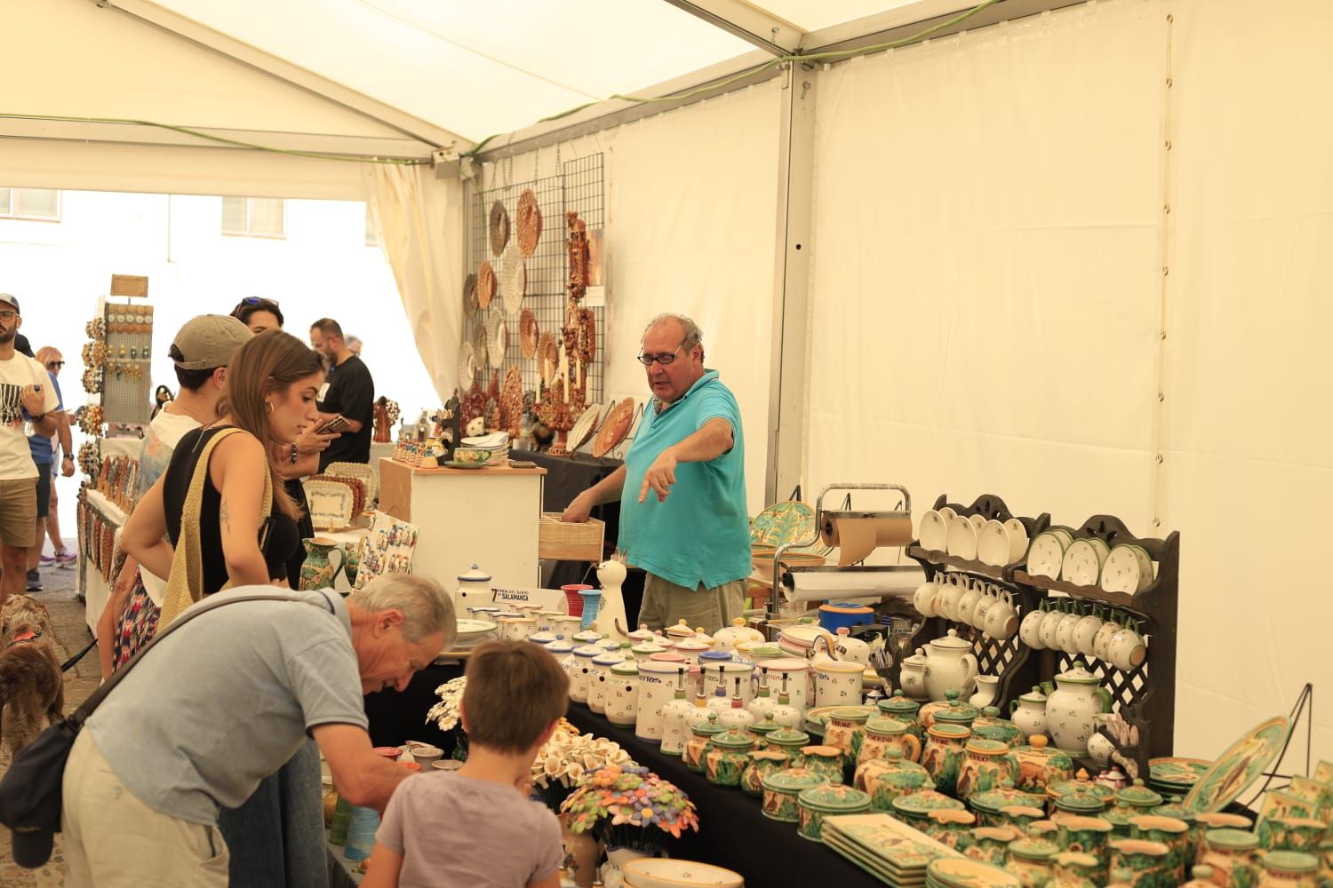 En imagenes, la Feria del Barro de Salamanca
