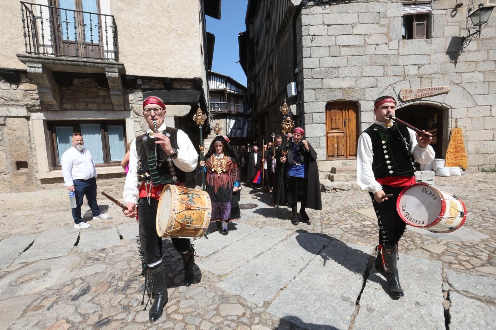 La Alberca &#039;con el corazón dividido entre el fuego y el inicio de las fiestas&#039;