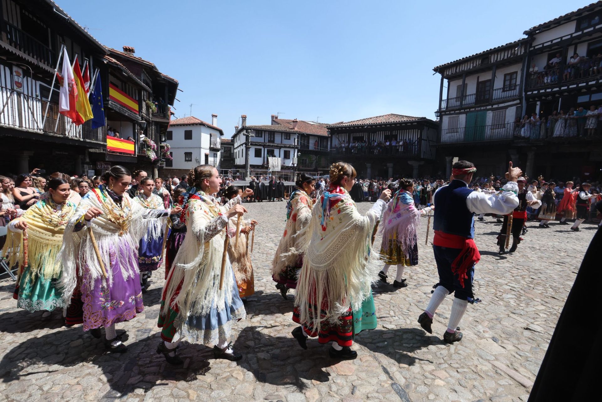La Alberca &#039;con el corazón dividido entre el fuego y el inicio de las fiestas&#039;