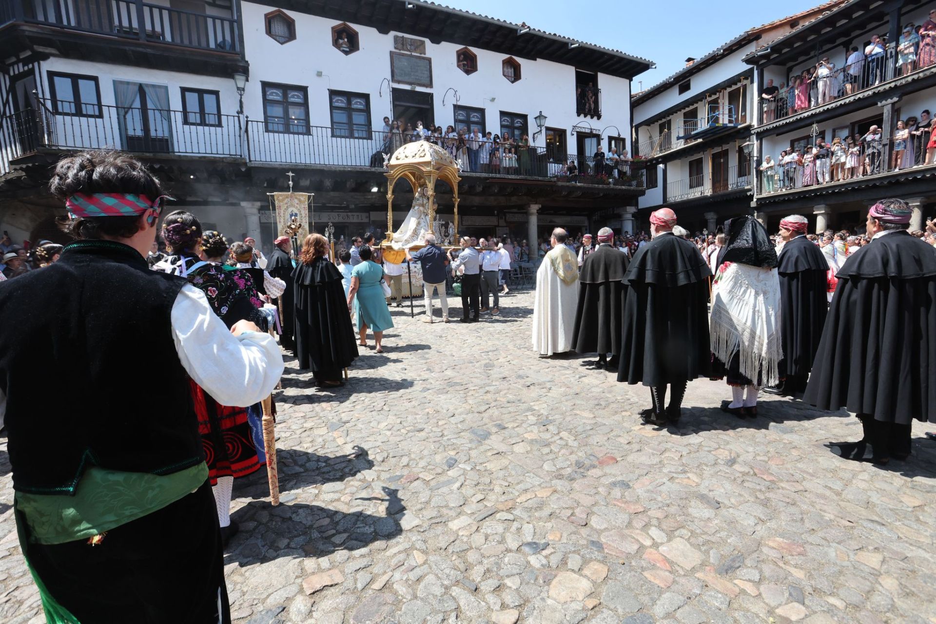 La Alberca &#039;con el corazón dividido entre el fuego y el inicio de las fiestas&#039;