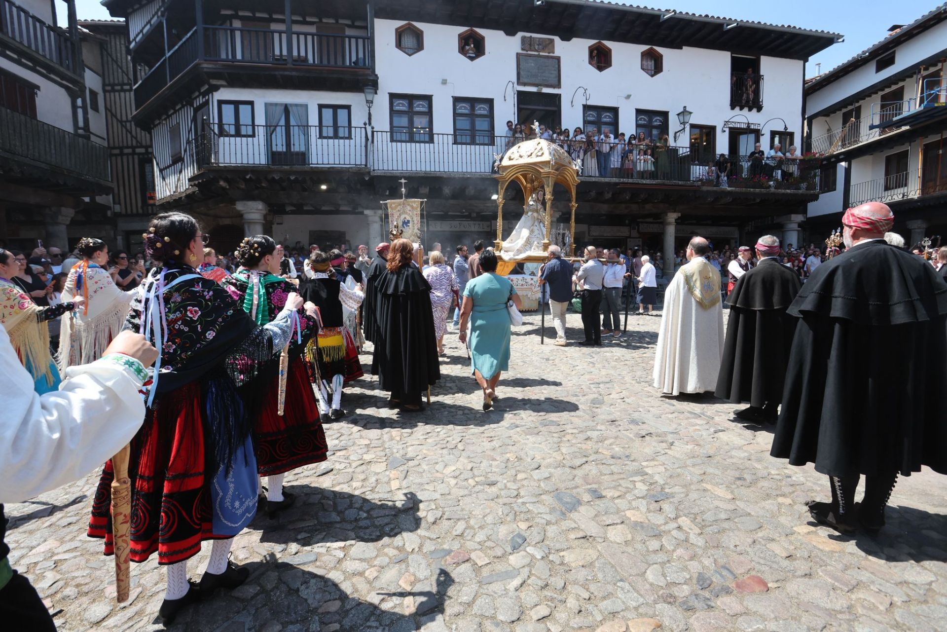La Alberca &#039;con el corazón dividido entre el fuego y el inicio de las fiestas&#039;