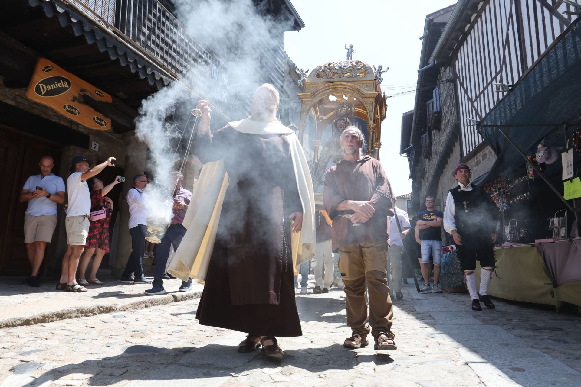 La Alberca &#039;con el corazón dividido entre el fuego y el inicio de las fiestas&#039;