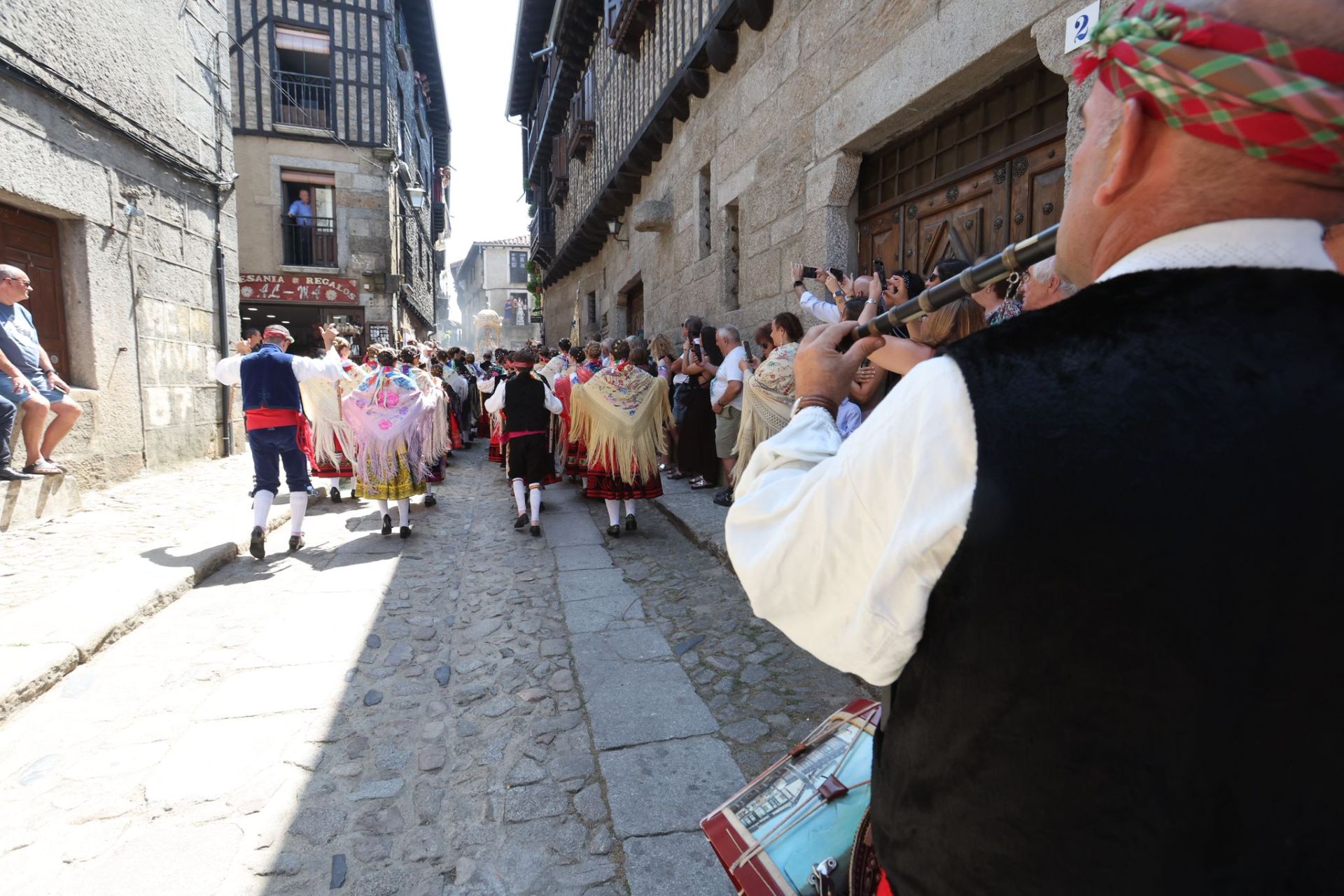 La Alberca &#039;con el corazón dividido entre el fuego y el inicio de las fiestas&#039;