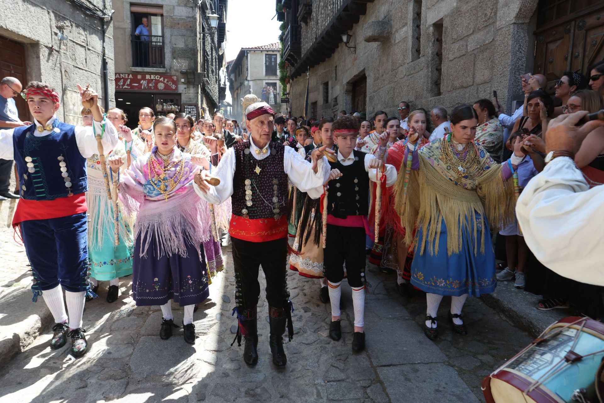La Alberca &#039;con el corazón dividido entre el fuego y el inicio de las fiestas&#039;