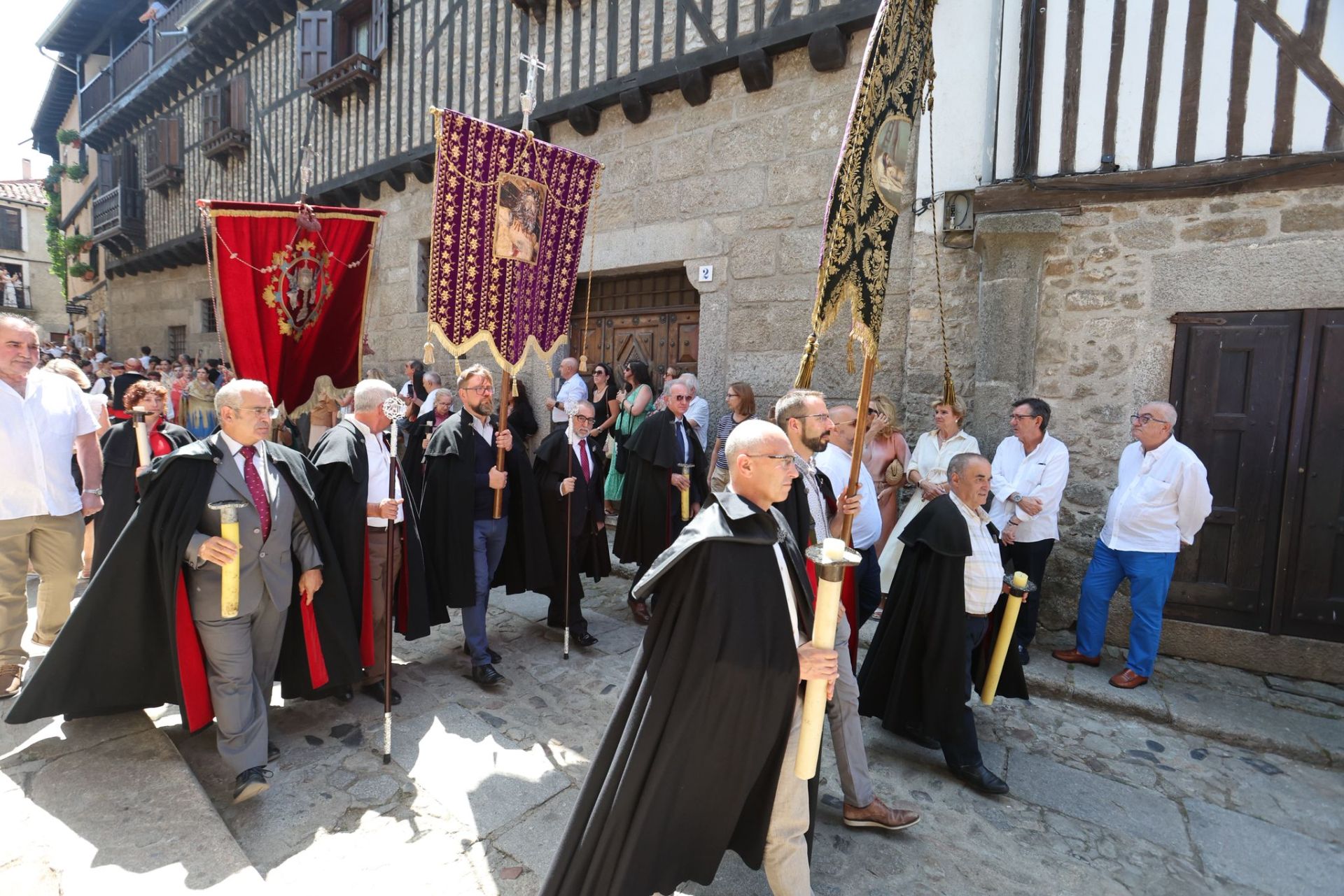 La Alberca &#039;con el corazón dividido entre el fuego y el inicio de las fiestas&#039;