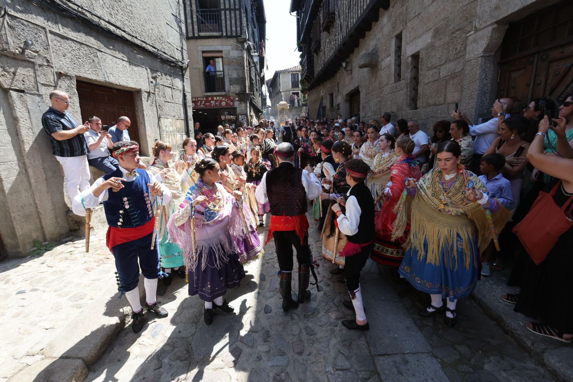 La Alberca &#039;con el corazón dividido entre el fuego y el inicio de las fiestas&#039;