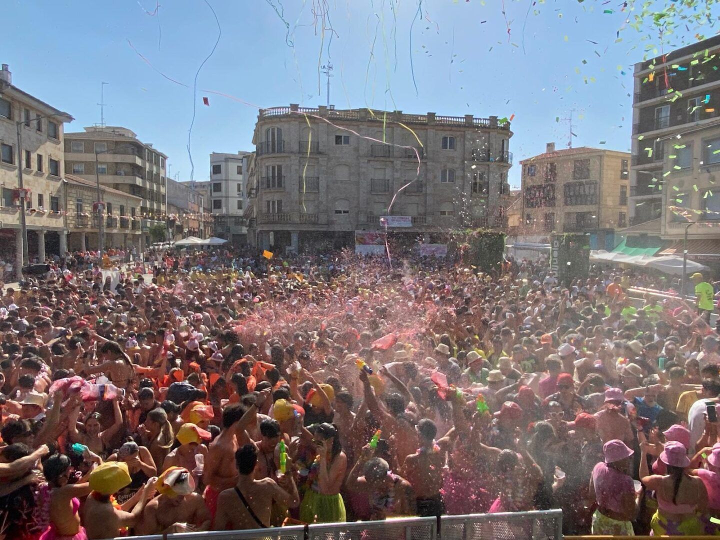 El chupinazo y el pregón inauguran las fiestas de Guijuelo